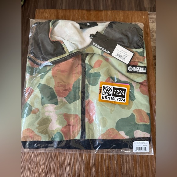 NWT Black Rifle Coffee Company Andorak Windbreaker in Frog Skin Camo - Picture 3 of 5